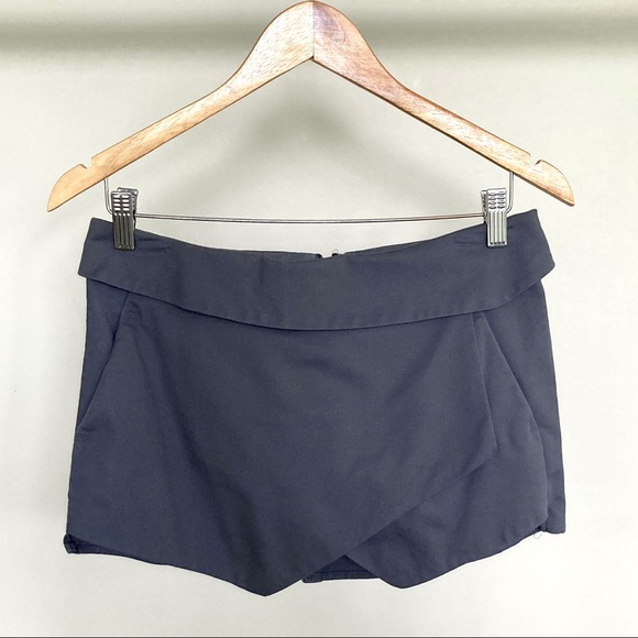 Aritzia Sunday Best Berklee Skort in dark grey. 🖤 - Picture 4 of 7